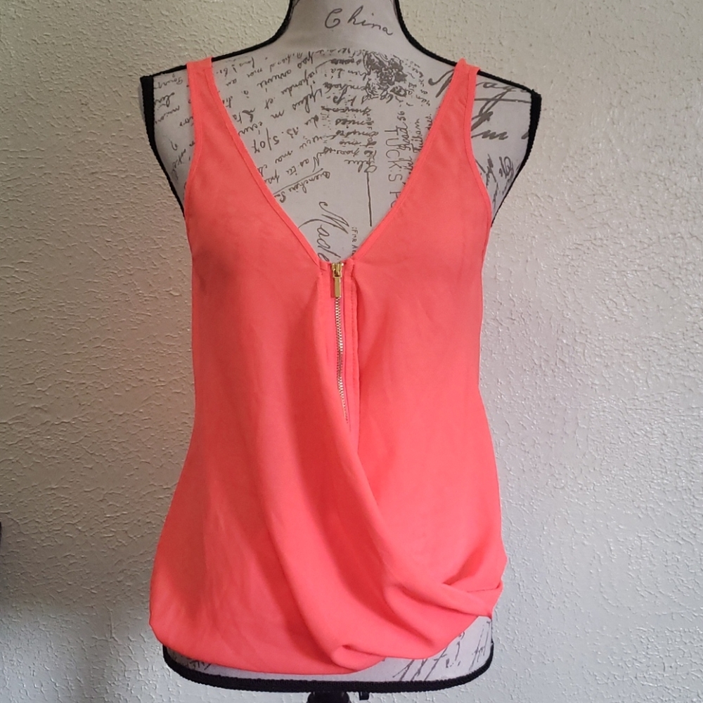 NWT Bebe size small top